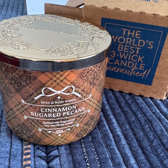 Bath & Body Works Plaid Cinnamon Sugared Pecans Scented 3 Wick Candle - Picture 2 of 7